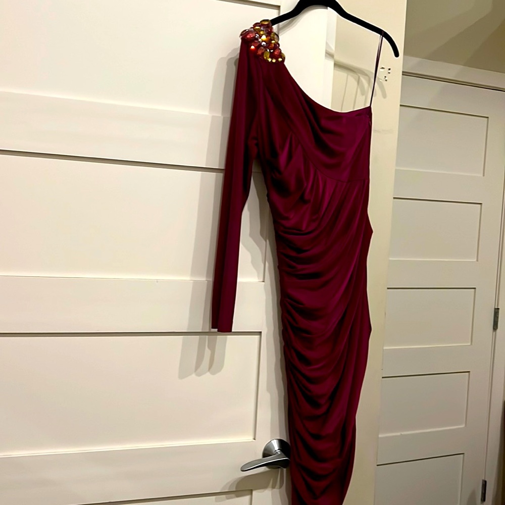 Beautiful plum color body con dress. Hugs all your curves. True to size.